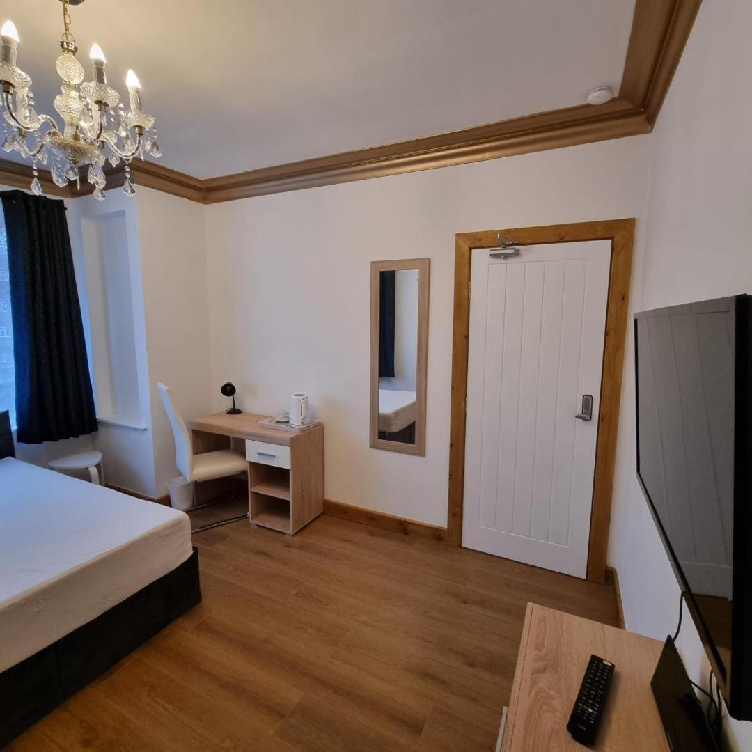 Uplands Grove Bungalow Hotell Wolverhampton Exteriör bild