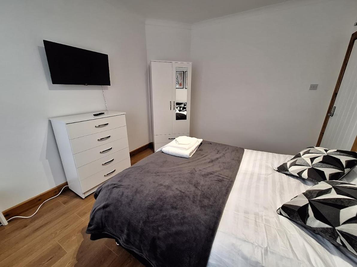 Uplands Grove Bungalow Hotell Wolverhampton Exteriör bild