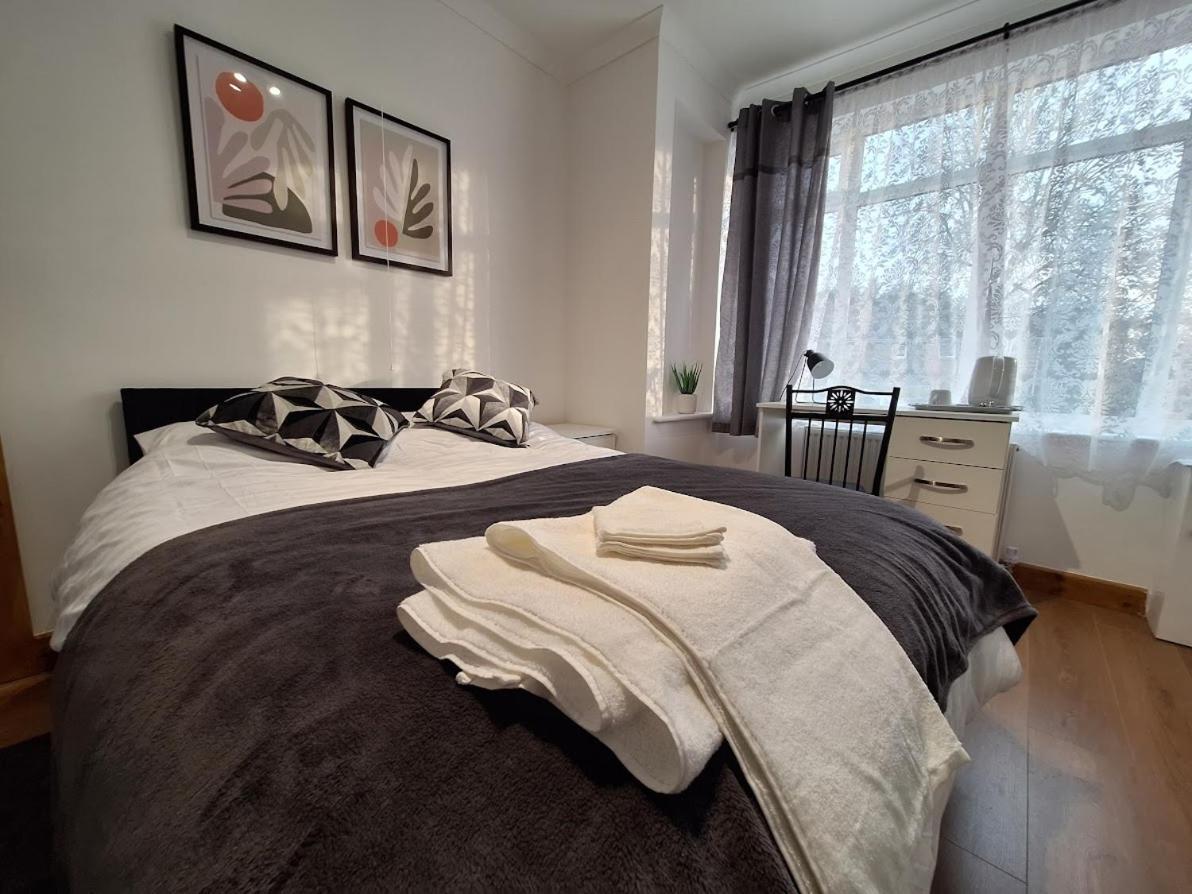 Uplands Grove Bungalow Hotell Wolverhampton Exteriör bild