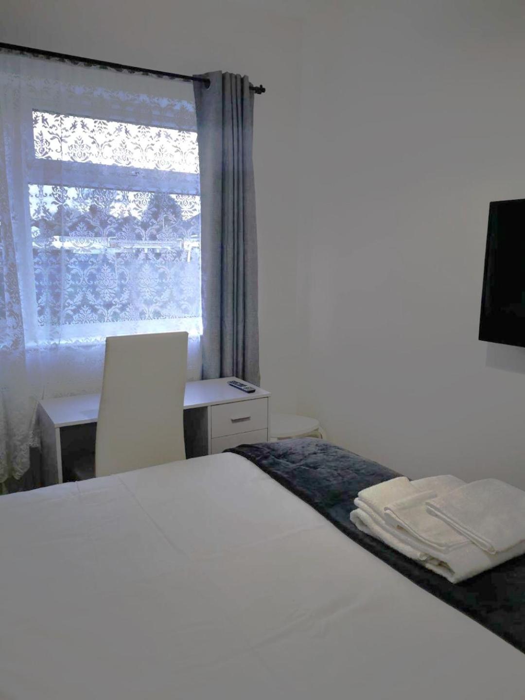 Uplands Grove Bungalow Hotell Wolverhampton Exteriör bild